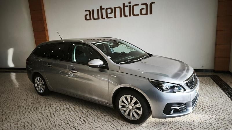 Cinza Usado 2020 Peugeot 308 Style Carrinha | € 14.900 (Preço justo) - Imagem 1/4