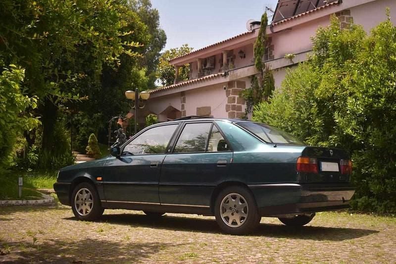 Usado Lancia Dedra 105 HP (77 kW) 1992 Verde Sedan