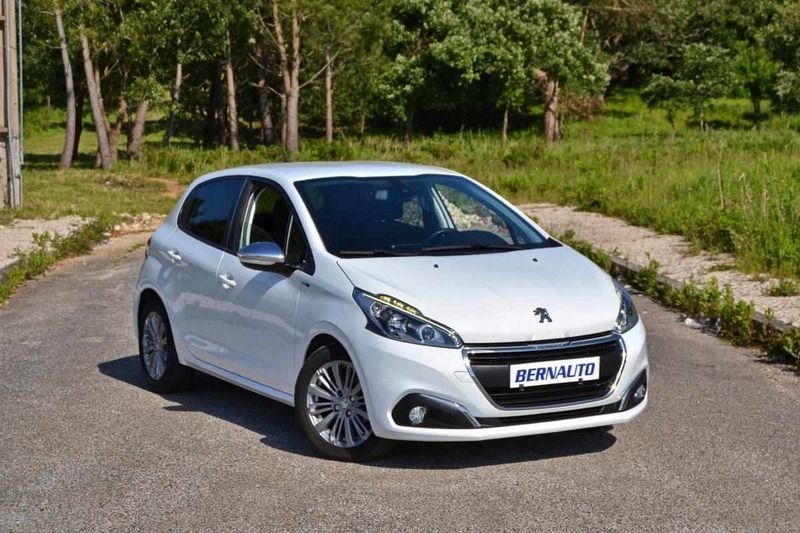 Branco Usado 2017 Peugeot 208 Citadino | € 11.900 (Preço justo) - Imagem 1/4