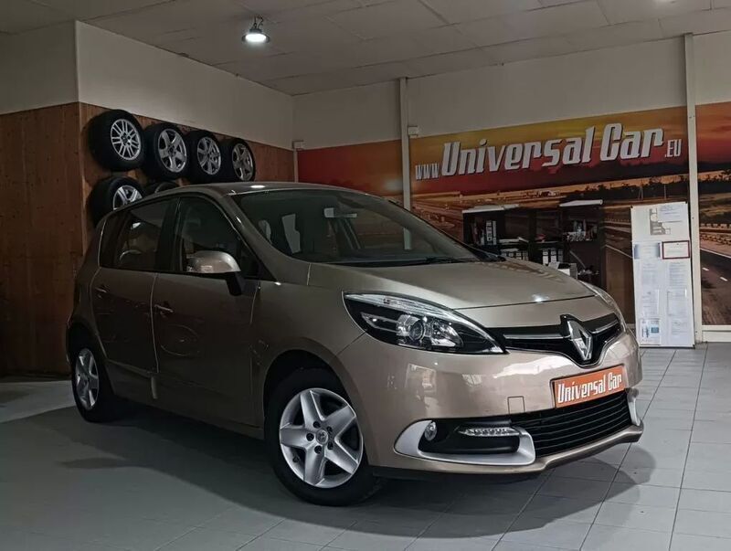 Cinzento Usado 2015 Renault Scénic III Monovolume | € 10.990 - Imagem 1/4
