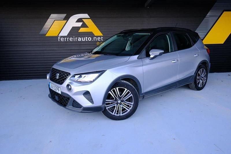 Usado Seat Arona Style 110 HP (80 kW) 2023 Cinza SUV