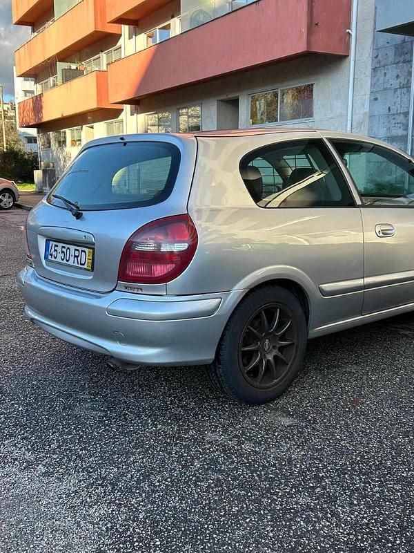Usado Nissan Almera 110 HP (80 kW) 2001 Cinzento Citadino