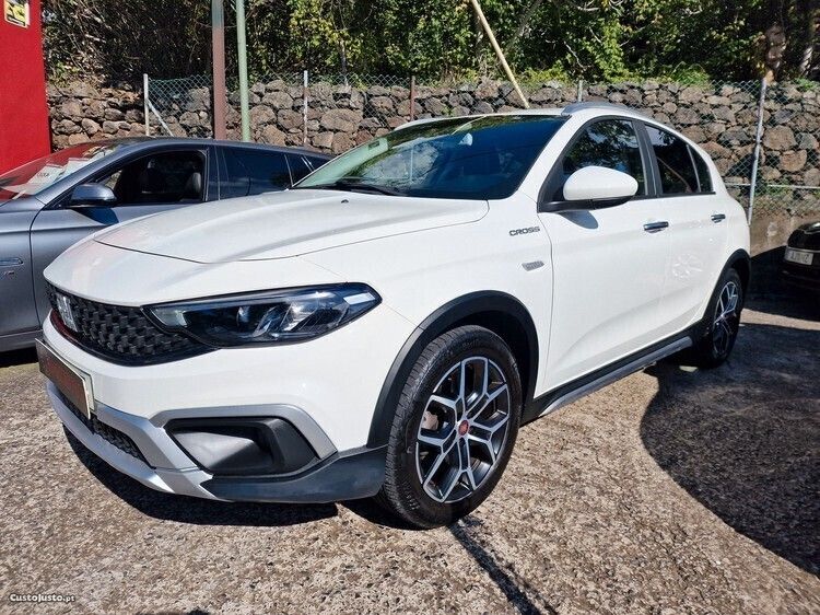 Branco Usado 2022 Fiat Tipo Cross Citadino | € 25.500 - Imagem 1/1
