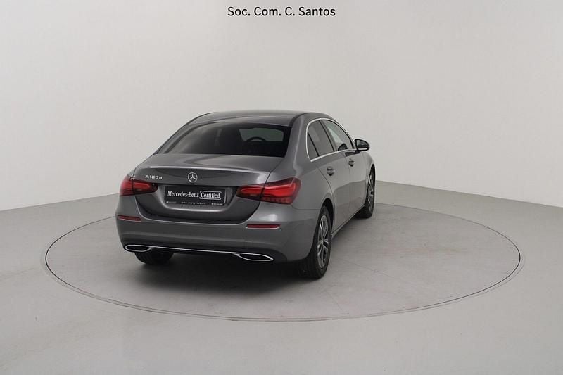 Usado Mercedes A180 Advanced 116 HP (85 kW) 2025 Cinza Sedan