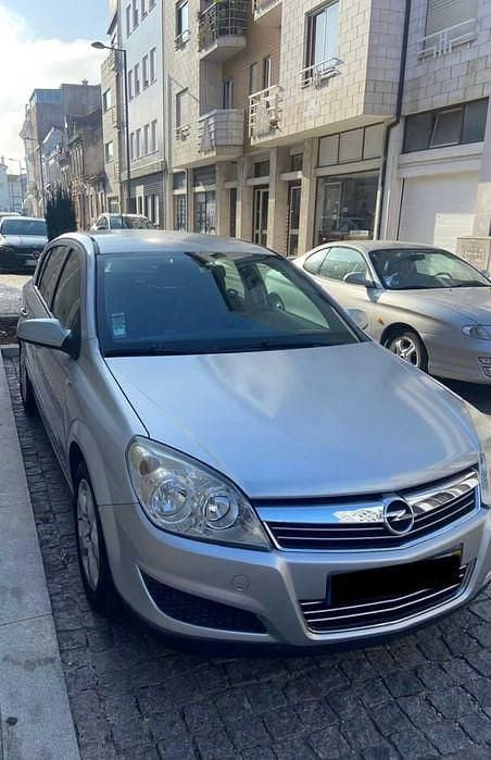 Usado Opel Astra 90 HP (66 kW) 2008 Sedan