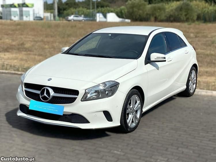 Branco Usado 2016 Mercedes A180 Urban Citadino | € 18.750 (Preço justo) - Imagem 1/1