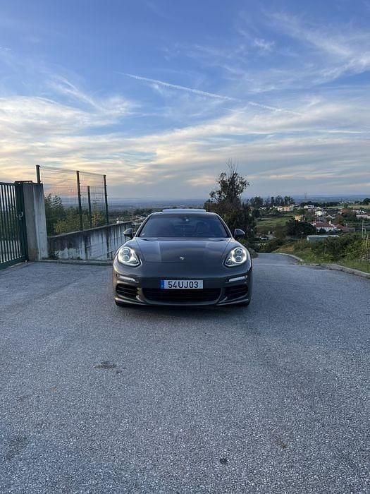 Usado 2013 Porsche Panamera S E-Hybrid Sedan | € 34.990 (Bom preço) - Imagem 1/4