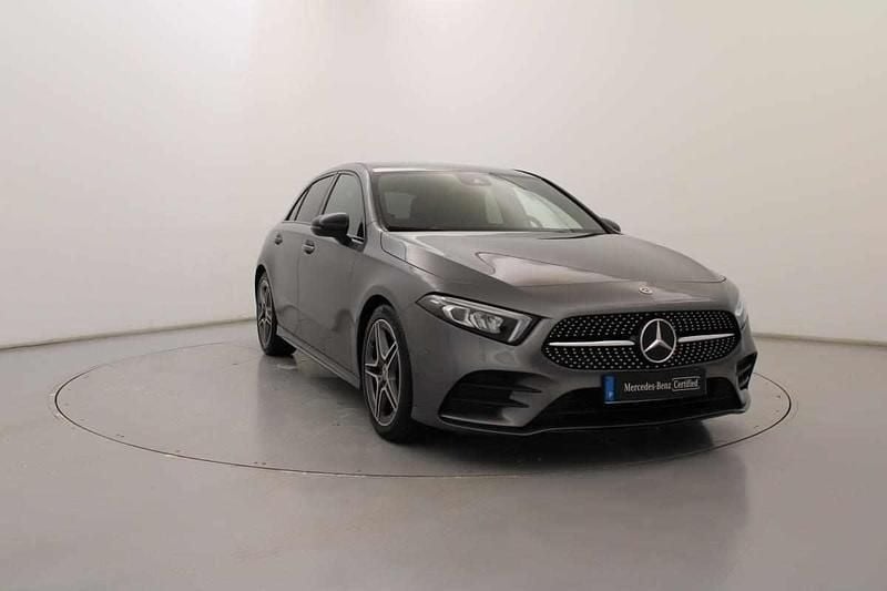 Cinzento Usado 2022 Mercedes A180 Citadino | € 33.990 (Preço justo) - Imagem 1/4