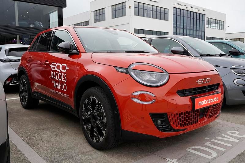 Usado 2024 Fiat 600E La Prima | € 26.999 - Imagem 1/4