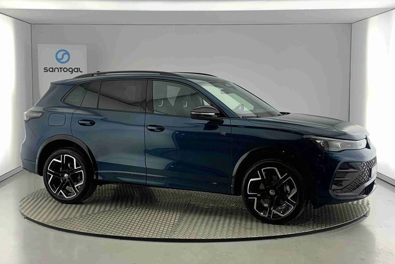 Azul Novo 2025 VW Tiguan R-line SUV | € 55.338 - Imagem 1/4