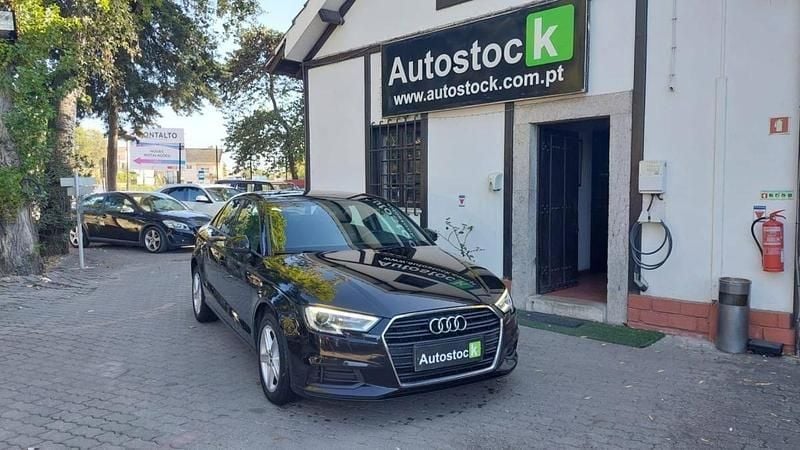 Usado Audi A3 Design 116 HP (85 kW) 2020 Preto Sedan