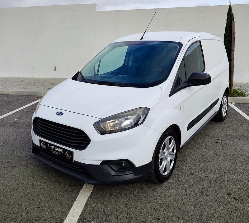 Branco Usado 2018 Ford Courier Monovolume | € 7.499 - Imagem 1/4