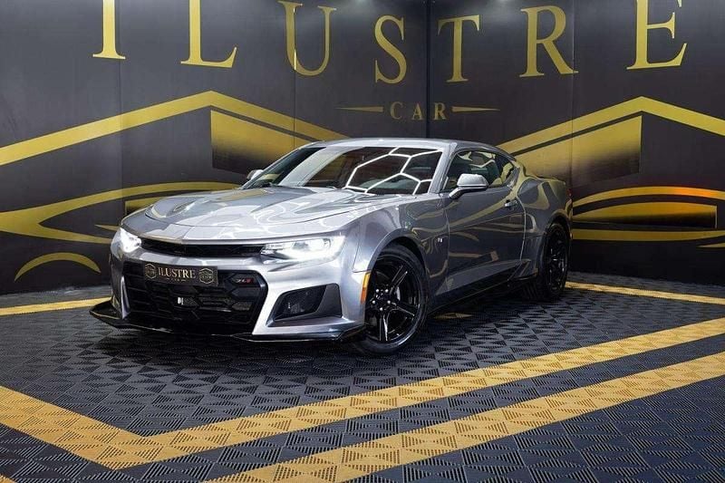 Cinzento Usado 2022 Chevrolet Camaro | € 48.900 - Imagem 1/4