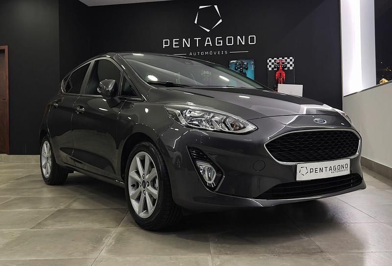 Cinzento Usado 2019 Ford Fiesta Business Edition Citadino | € 14.900 (Preço elevado) - Imagem 1/4