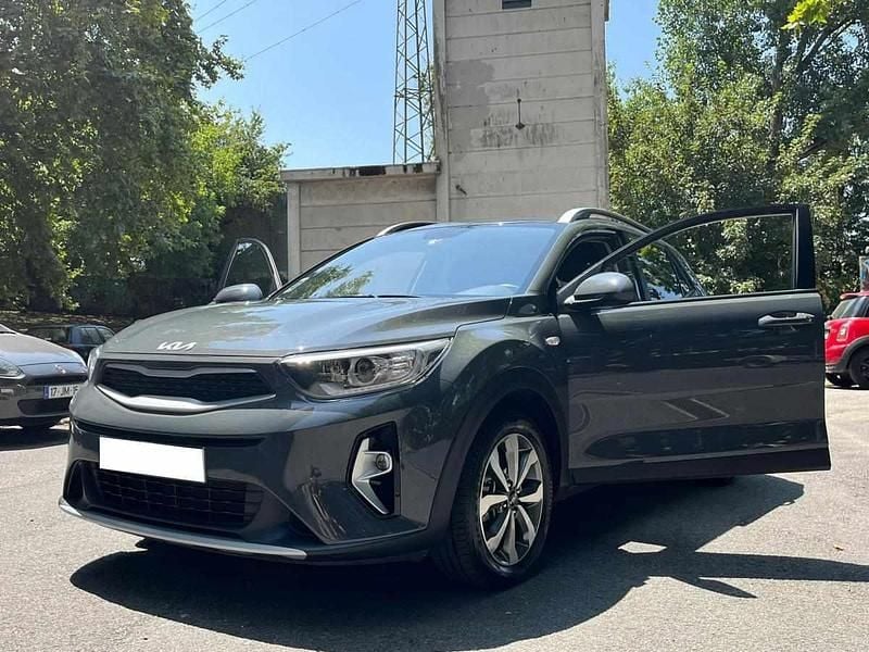 Cinzento Usado 2022 Kia Stonic SUV | € 14.800 (Bom preço) - Imagem 1/4
