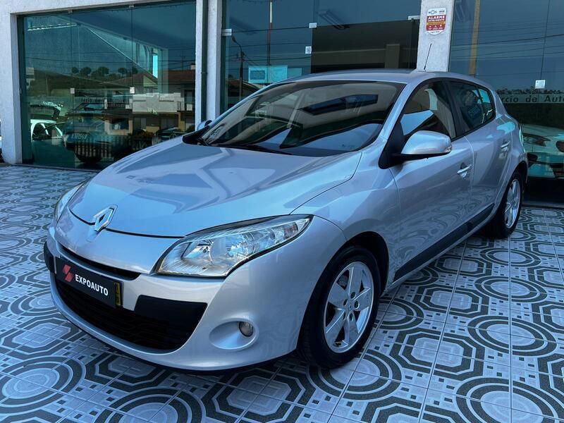 Branco cinzento Usado 2011 Renault Mégane III | € 5.750 (Super Preço) - Imagem 1/4
