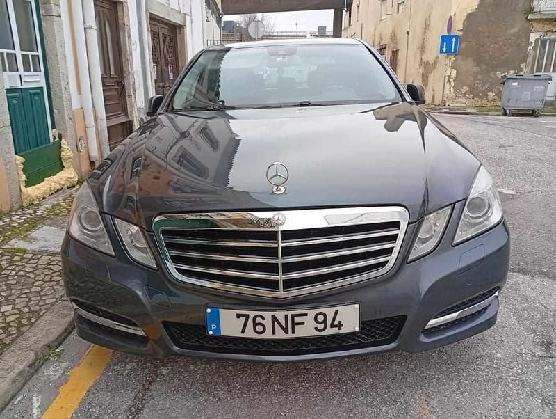 Usado Mercedes E250 204 HP (150 kW) 2012 Cinzento Carrinha