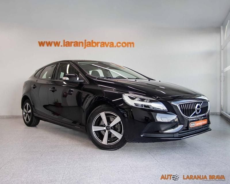 Preto Usado 2018 Volvo V40 | € 16.900 (Preço justo) - Imagem 1/4