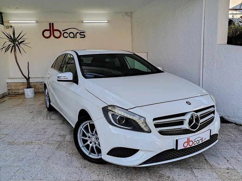Branco Usado 2015 Mercedes A180 Style | € 15.750 (Preço justo) - Imagem 1/4
