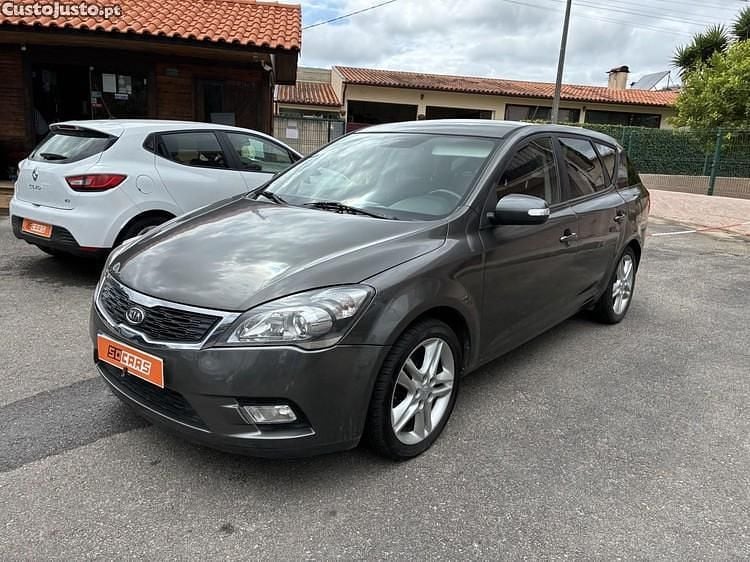 Cinza Usado 2010 Kia Ceed EX Carrinha | € 4.750 (Bom preço) - Imagem 1/1