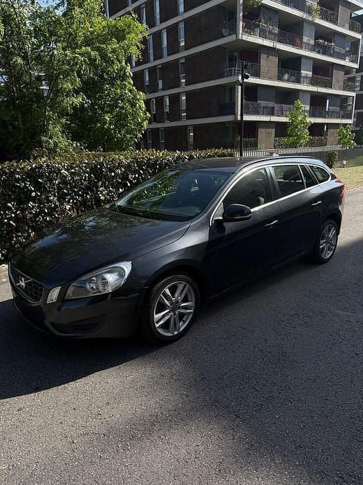 Usado 2011 Volvo V60 Carrinha | € 7.990 (Super Preço) - Imagem 1/4