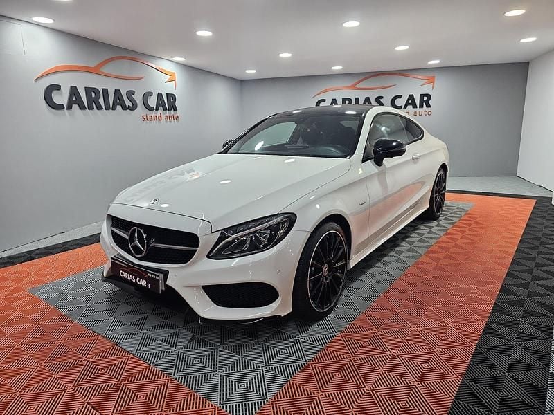 Branco Usado 2018 Mercedes C250 AMG line Coupé | € 34.990 - Imagem 1/4