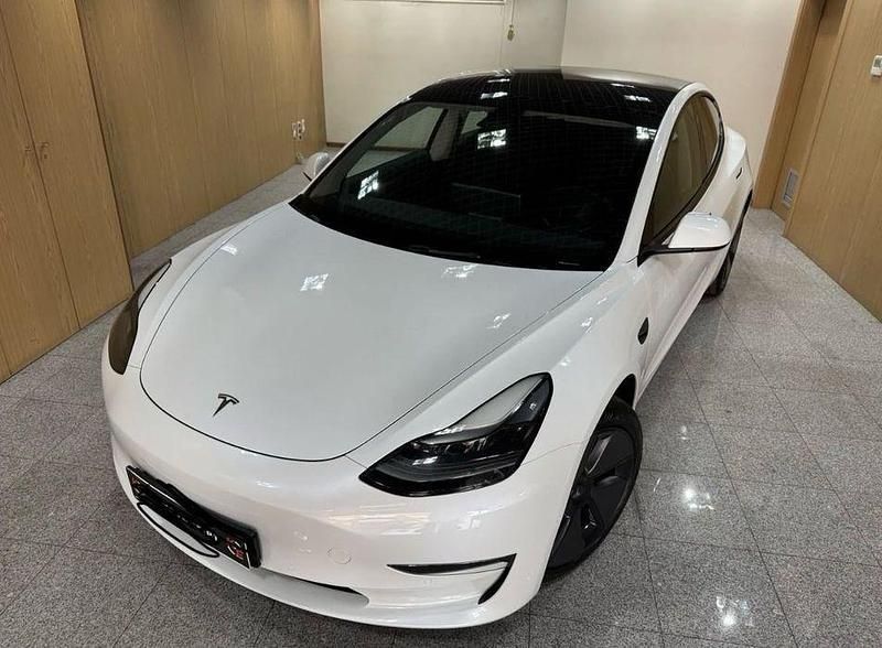 Usado 2022 Tesla Model 3 Sedan | € 32.900 (Preço justo) - Imagem 1/4