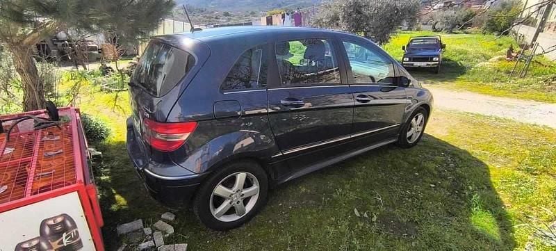 Usado Mercedes B180 109 HP (80 kW) 2006 Azul Monovolume