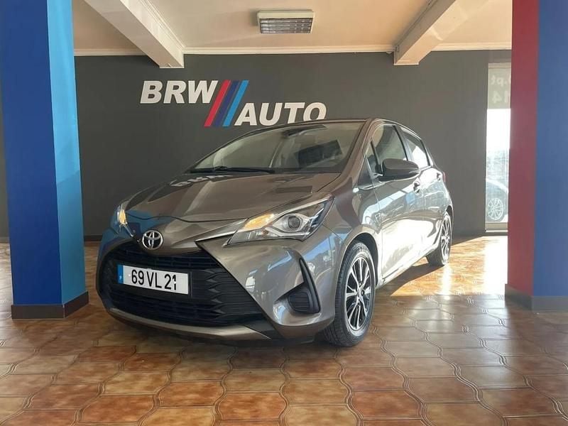 Usado Toyota Yaris Comfort 72 HP (52 kW) 2018 Antracite Citadino