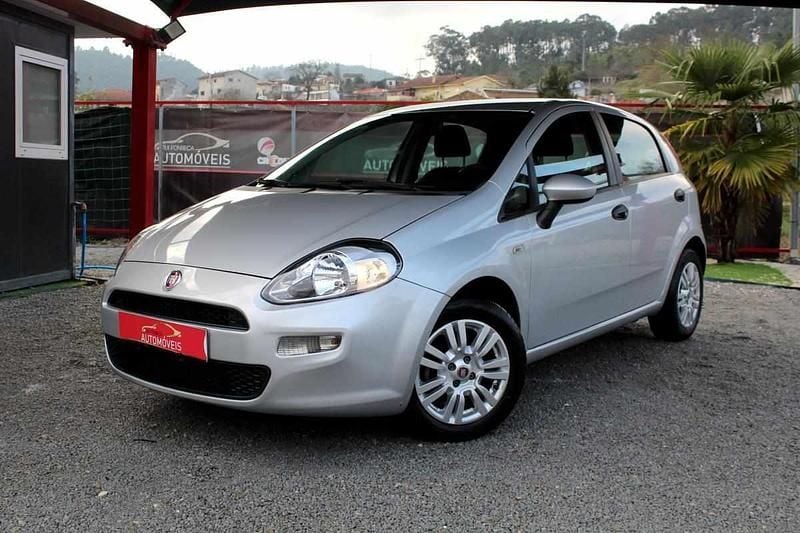 Cinzento Usado 2015 Fiat Punto Citadino | € 6.900 (Preço justo) - Imagem 1/4