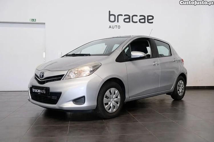 Cinza Usado 2013 Toyota Yaris Active | € 10.900 (Preço justo) - Imagem 1/1