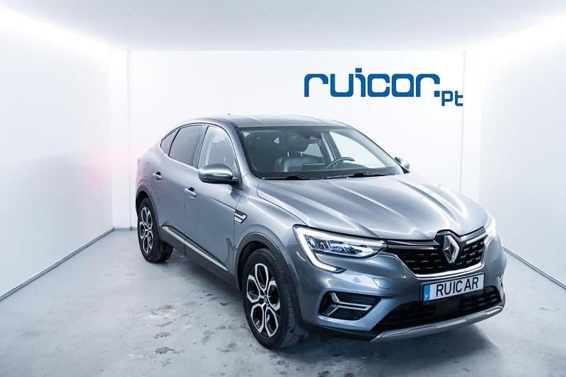 Usado Renault Arkana 140 HP (102 kW) 2022 Cinzento SUV