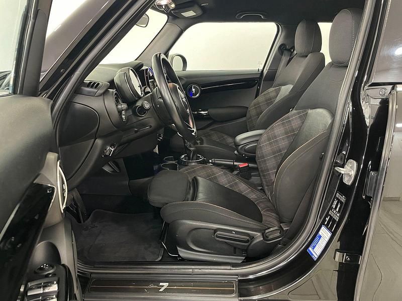 Usado Mini Cooper D Seven 116 HP (85 kW) 2017 Preto Citadino