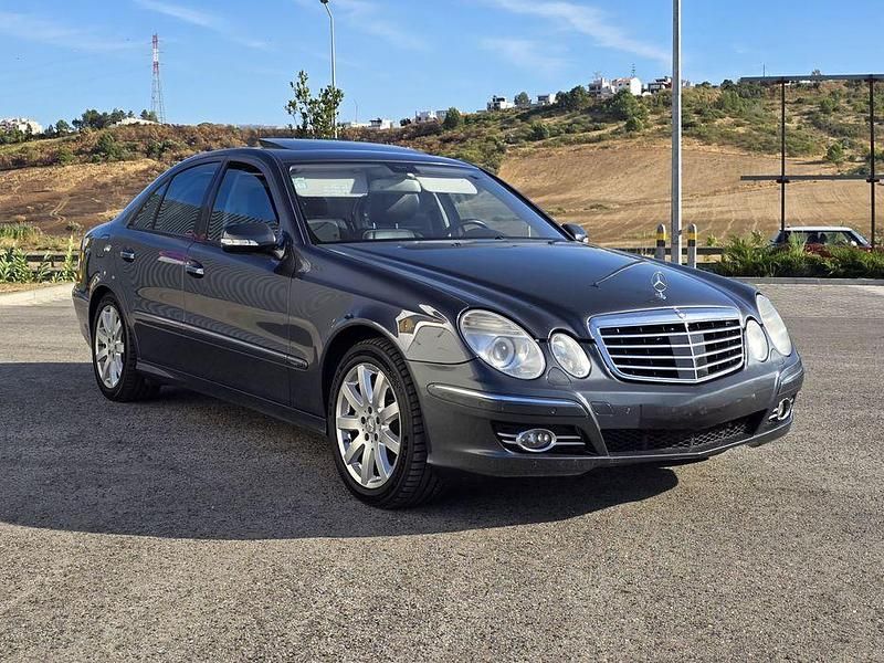 Usado 2008 Mercedes E420 Sedan | € 12.999 - Imagem 1/4