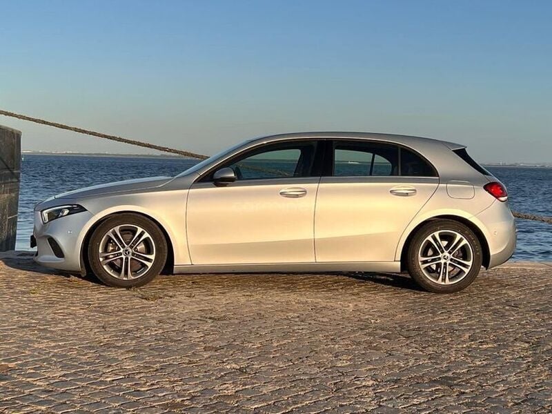 Cinza Usado 2019 Mercedes A180 AMG line | € 23.990 (Preço justo) - Imagem 1/1