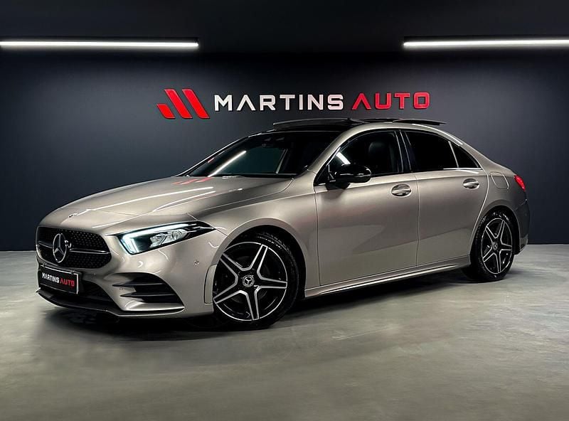 Cinza Usado 2019 Mercedes A180 AMG line Sedan | € 28.990 (Caro) - Imagem 1/4