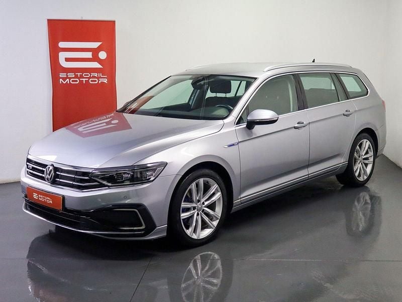 Cinza Usado 2019 VW Passat GTE Carrinha | € 22.900 (Preço justo) - Imagem 1/4