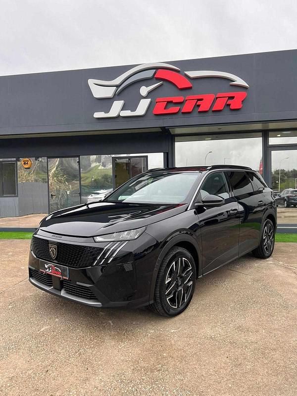 Usado Peugeot 5008 136 HP (100 kW) 2025 Preto SUV