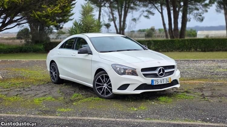 Branco Usado 2016 Mercedes CLA180 Sedan | € 18.500 (Bom preço) - Imagem 1/1