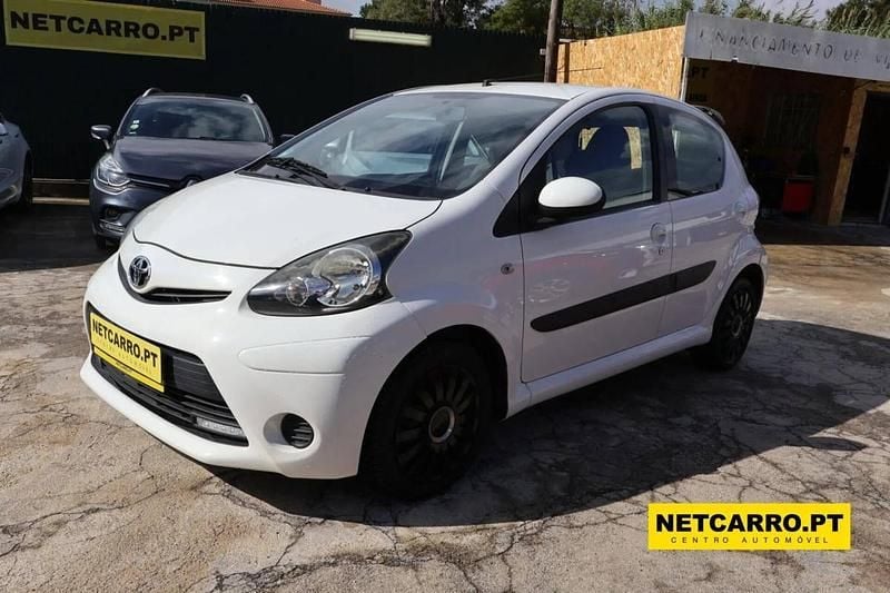Branco Usado 2012 Toyota Aygo Citadino | € 7.850 - Imagem 1/4