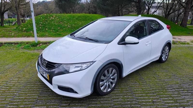 Usado Honda Civic 99 HP (72 kW) 2013 Branco Citadino