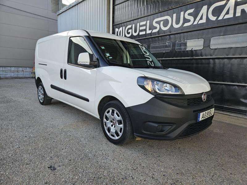 Branco Usado 2021 Fiat Doblò Monovolume | € 13.000 (Preço justo) - Imagem 1/4