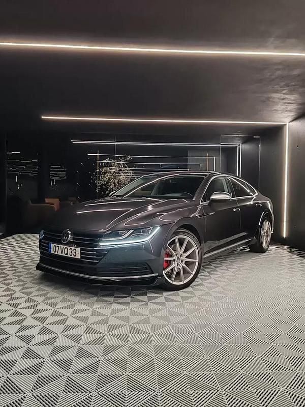 Cinza Usado 2018 VW Arteon Elegance Sedan | € 19.900 (Preço justo) - Imagem 1/4