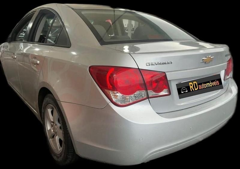 Usado Chevrolet Cruze 113 HP (83 kW) 2010 Cinzento