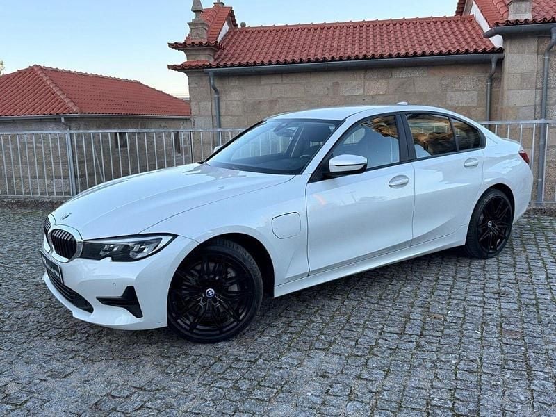 Branco Usado 2021 BMW 330e Performance Sedan | € 27.490 (Bom preço) - Imagem 1/4
