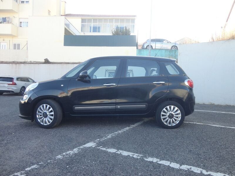Usado Fiat 500L Easy 85 HP (62 kW) 2014 Preto Monovolume