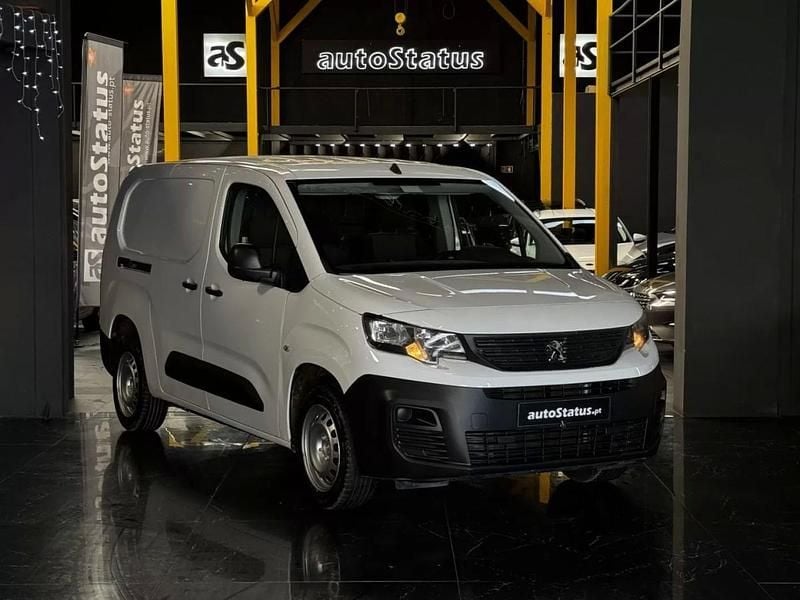 Branco Usado 2021 Peugeot Partner Monovolume | € 14.990 (Preço justo) - Imagem 1/4