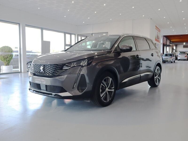 Usado Peugeot 5008 Allure 130 HP (95 kW) 2021 Cinzento Monovolume