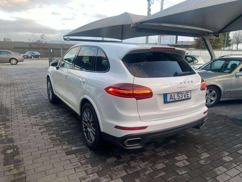 Usado Porsche Cayenne Sport 258 HP (189 kW) 2015 Branco SUV