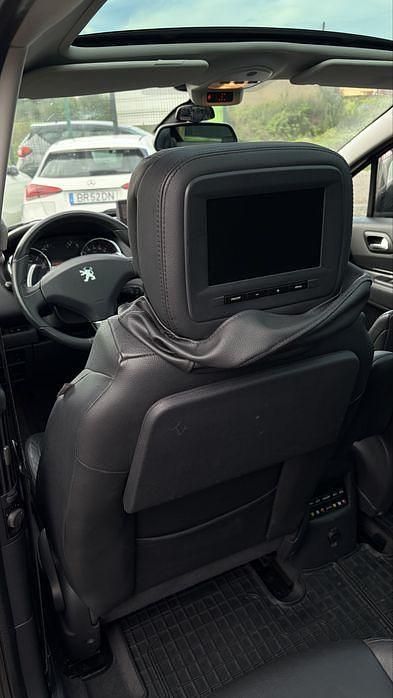 Usado Peugeot 5008 Allure 115 HP (84 kW) 2016 Sedan